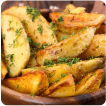 Batatas assadas finalizadas com ervas